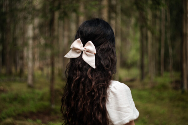 Rankų darbo lininis kaspinas plaukams