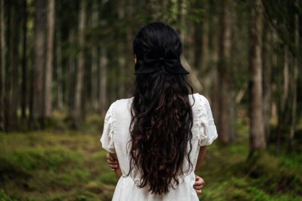 Rankų darbo lininis kaspinas plaukams